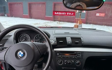 BMW 1 серия, 2011 год, 900 000 рублей, 10 фотография