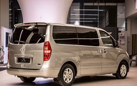 Hyundai Grand Starex Grand Starex I рестайлинг 2, 2011 год, 1 695 000 рублей, 6 фотография