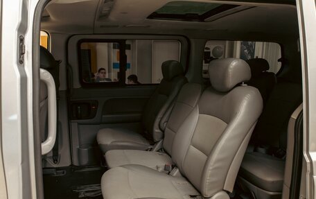 Hyundai Grand Starex Grand Starex I рестайлинг 2, 2011 год, 1 695 000 рублей, 17 фотография