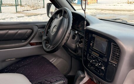 Toyota Land Cruiser 100 рестайлинг 2, 2001 год, 1 400 000 рублей, 16 фотография