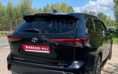 Toyota Highlander, 2023 год, 9 300 000 рублей, 4 фотография
