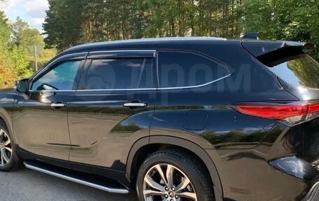 Toyota Highlander, 2023 год, 9 300 000 рублей, 5 фотография