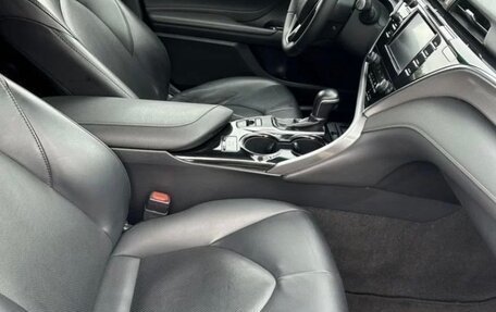 Toyota Camry, 2019 год, 1 900 000 рублей, 7 фотография