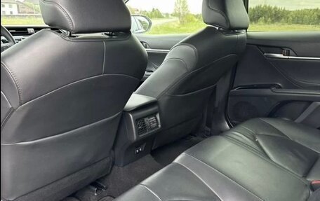 Toyota Camry, 2019 год, 1 900 000 рублей, 9 фотография