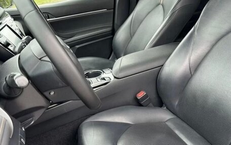 Toyota Camry, 2019 год, 1 900 000 рублей, 8 фотография