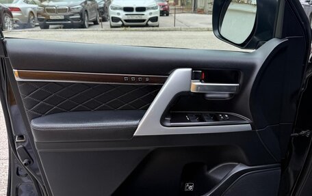 Toyota Land Cruiser 200, 2018 год, 6 650 000 рублей, 7 фотография