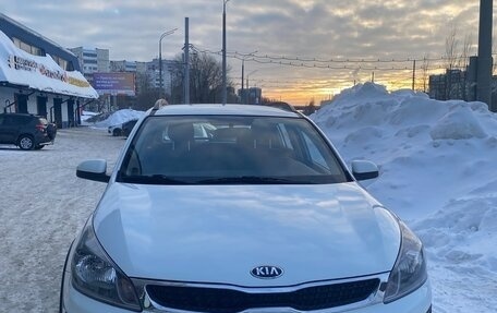 KIA Rio IV, 2018 год, 1 300 000 рублей, 2 фотография