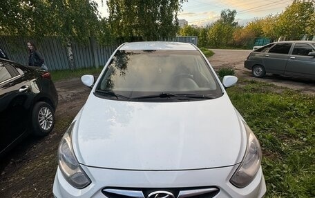 Hyundai Solaris II рестайлинг, 2012 год, 700 000 рублей, 5 фотография