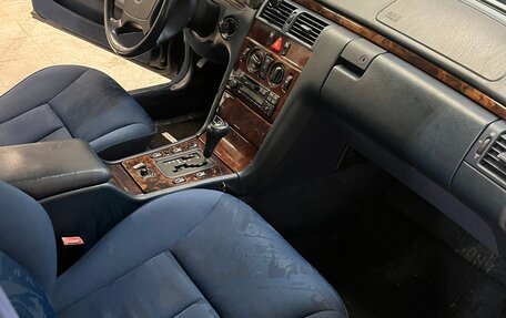 Mercedes-Benz E-Класс, 1998 год, 550 000 рублей, 15 фотография