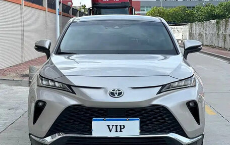 Toyota Venza, 2024 год, 3 900 000 рублей, 2 фотография