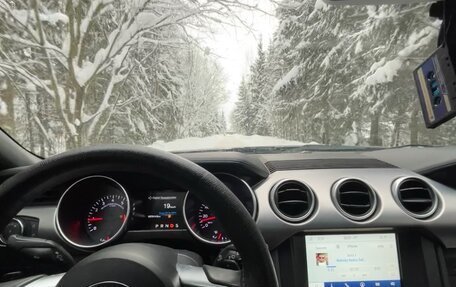 Ford Mustang VI рестайлинг, 2018 год, 2 600 000 рублей, 26 фотография