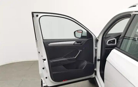 Volkswagen T-Roc I, 2021 год, 1 294 700 рублей, 7 фотография