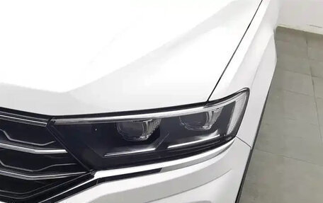 Volkswagen T-Roc I, 2021 год, 1 294 700 рублей, 2 фотография