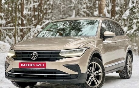 Volkswagen Tiguan II, 2021 год, 2 648 000 рублей, 2 фотография