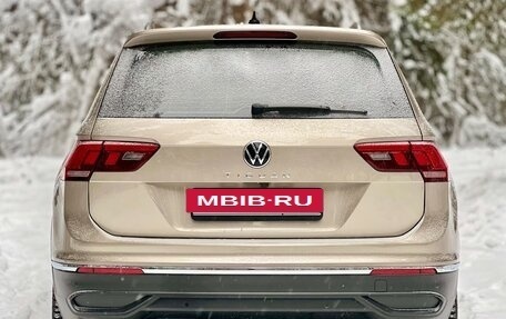 Volkswagen Tiguan II, 2021 год, 2 648 000 рублей, 5 фотография