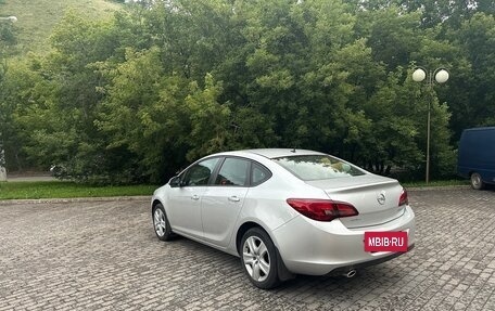 Opel Astra J, 2013 год, 950 000 рублей, 2 фотография