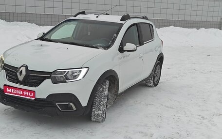 Renault Sandero II рестайлинг, 2019 год, 930 000 рублей, 1 фотография