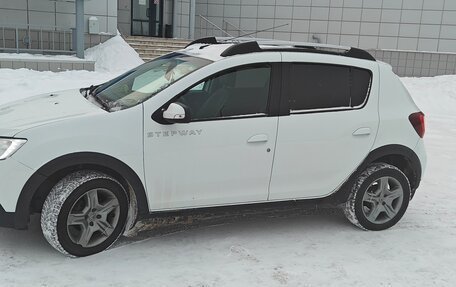 Renault Sandero II рестайлинг, 2019 год, 930 000 рублей, 2 фотография