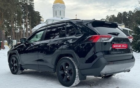 Toyota RAV4, 2021 год, 3 930 000 рублей, 3 фотография