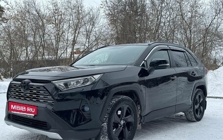 Toyota RAV4, 2021 год, 3 930 000 рублей, 2 фотография