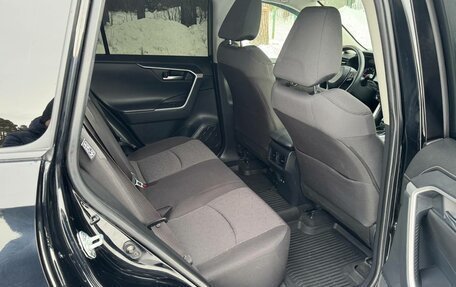 Toyota RAV4, 2021 год, 3 930 000 рублей, 10 фотография