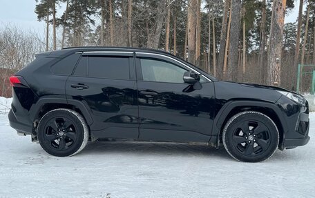 Toyota RAV4, 2021 год, 3 930 000 рублей, 7 фотография