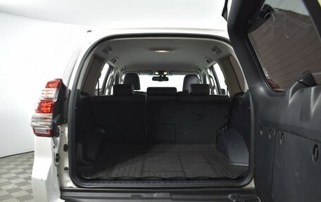 Toyota Land Cruiser Prado 150 рестайлинг 2, 2014 год, 3 553 900 рублей, 28 фотография