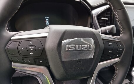 Isuzu D-Max, 2025 год, 4 000 000 рублей, 32 фотография