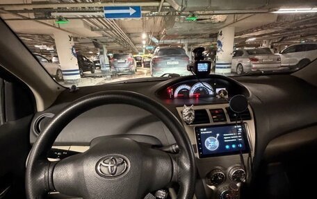 Toyota Yaris III рестайлинг, 2007 год, 630 000 рублей, 9 фотография