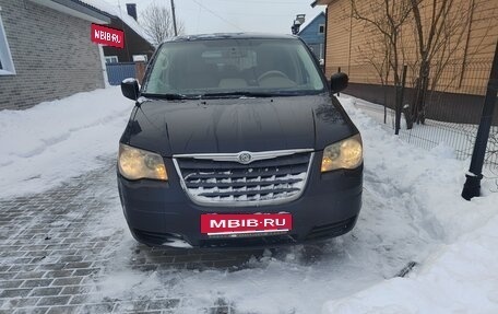 Chrysler Town & Country V рестайлинг, 2008 год, 950 000 рублей, 2 фотография