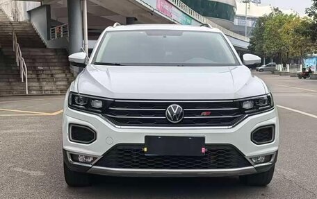 Volkswagen T-Roc I, 2021 год, 1 770 000 рублей, 2 фотография
