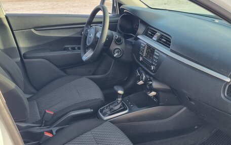 KIA Rio IV, 2018 год, 990 000 рублей, 7 фотография