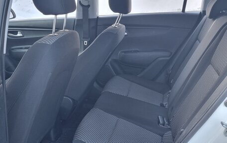 KIA Rio IV, 2018 год, 990 000 рублей, 10 фотография