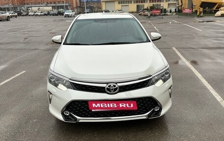 Toyota Camry, 2017 год, 1 900 000 рублей, 2 фотография