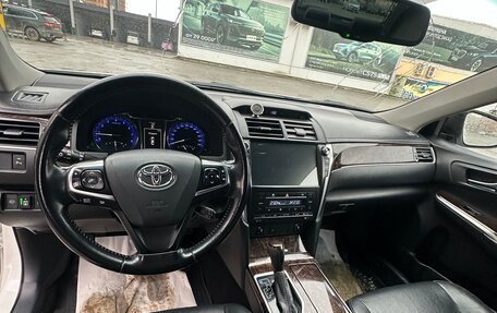Toyota Camry, 2017 год, 1 900 000 рублей, 8 фотография