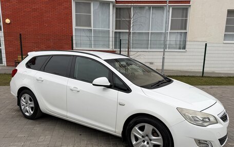 Opel Astra J, 2011 год, 670 000 рублей, 2 фотография