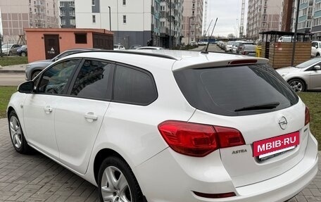 Opel Astra J, 2011 год, 670 000 рублей, 6 фотография