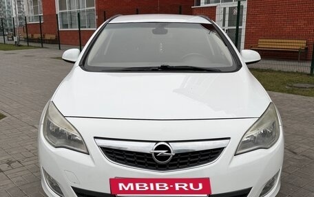 Opel Astra J, 2011 год, 670 000 рублей, 3 фотография