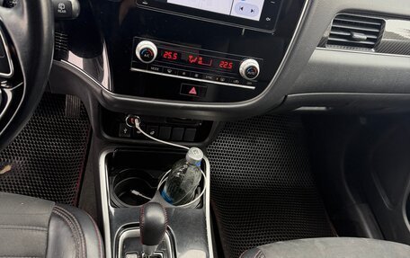 Mitsubishi Outlander III рестайлинг 3, 2021 год, 2 780 000 рублей, 8 фотография