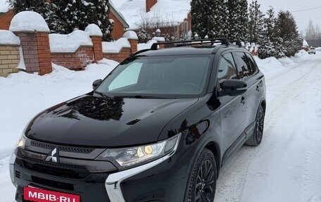Mitsubishi Outlander III рестайлинг 3, 2021 год, 2 780 000 рублей, 2 фотография