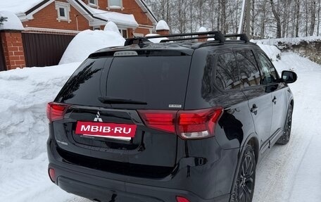 Mitsubishi Outlander III рестайлинг 3, 2021 год, 2 780 000 рублей, 3 фотография