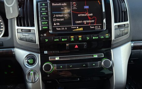 Toyota Land Cruiser 200, 2012 год, 2 600 000 рублей, 8 фотография