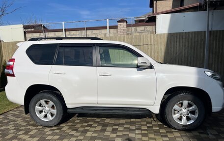 Toyota Land Cruiser Prado 150 рестайлинг 2, 2014 год, 3 700 000 рублей, 9 фотография