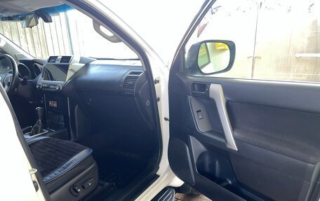 Toyota Land Cruiser Prado 150 рестайлинг 2, 2014 год, 3 700 000 рублей, 11 фотография