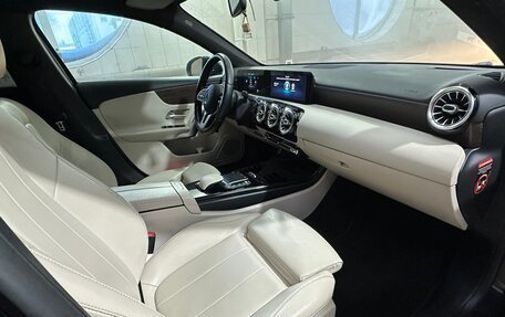 Mercedes-Benz A-Класс, 2020 год, 2 800 000 рублей, 10 фотография