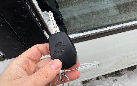 Renault Logan I, 2013 год, 380 000 рублей, 2 фотография