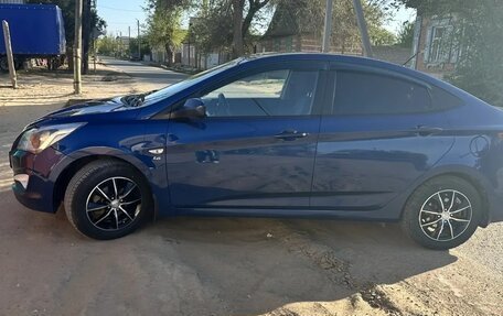 Hyundai Solaris II рестайлинг, 2015 год, 950 000 рублей, 3 фотография