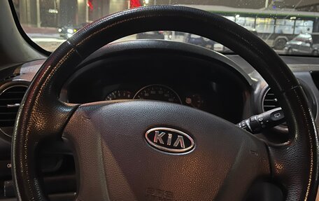 KIA Carens III (RP), 2011 год, 750 000 рублей, 13 фотография