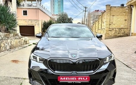 BMW 5 серия, 2023 год, 6 910 000 рублей, 2 фотография