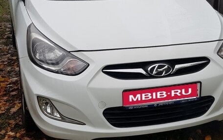 Hyundai Solaris II рестайлинг, 2011 год, 860 000 рублей, 1 фотография